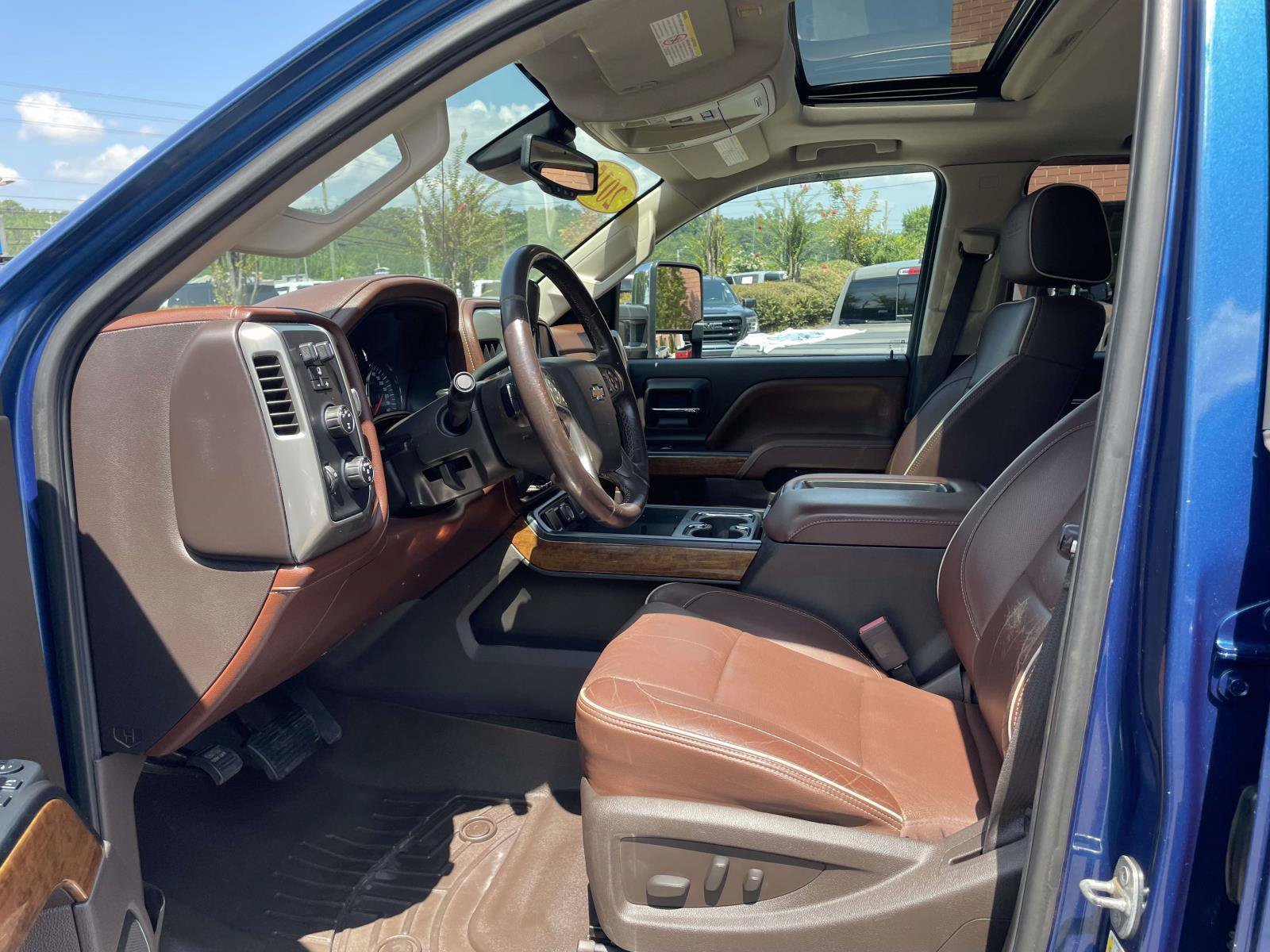 Used 2015 Chevrolet Silverado 2500 High Country w/ Duramax Plus Package AWD/4WD image 4