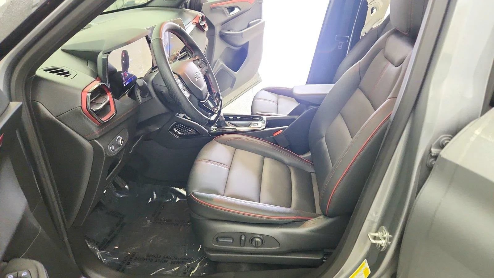 Used 2025 Chevrolet TrailBlazer RS w/ Convenience Package FWD image 33