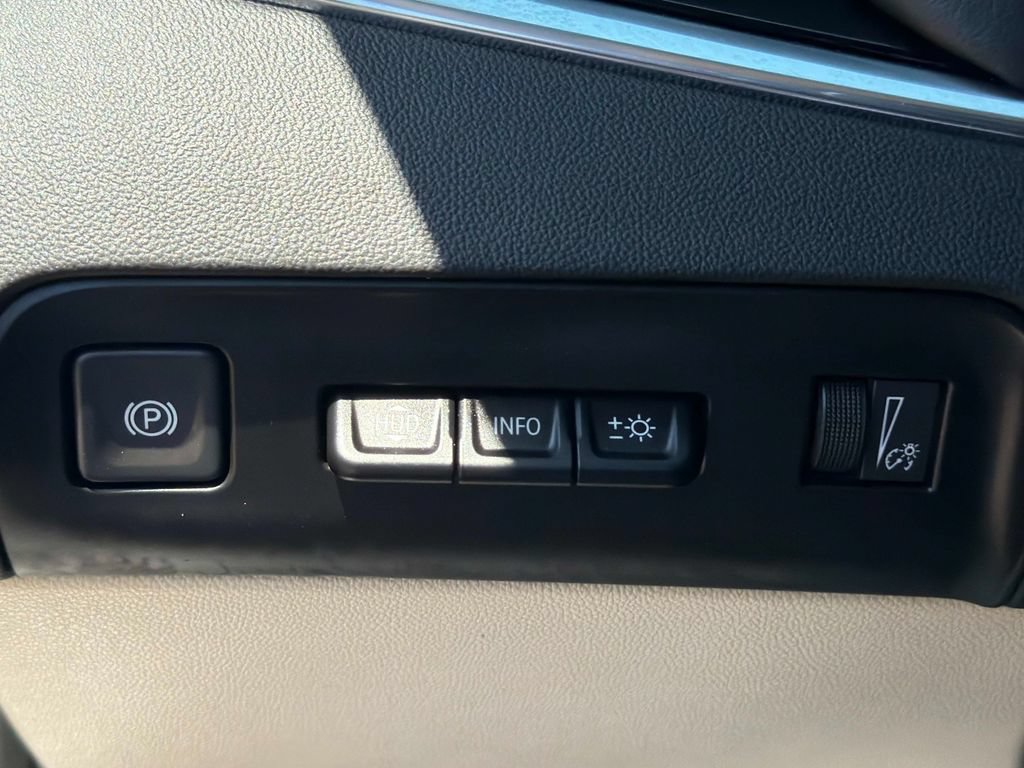 Used 2024 Buick Enclave Avenir FWD image 35