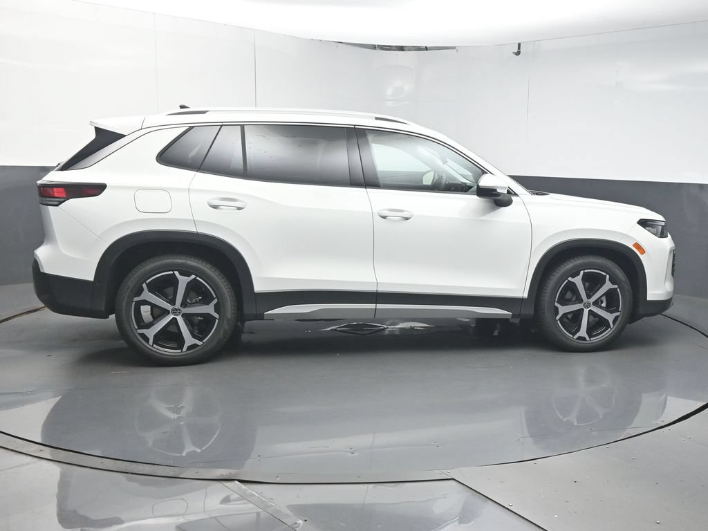 New 2026 Volkswagen Tiguan SE FWD image 8