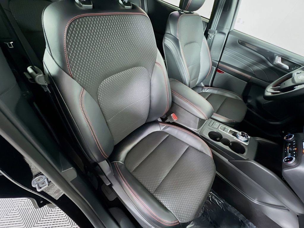 Used 2025 Ford Escape ST-Line image 25