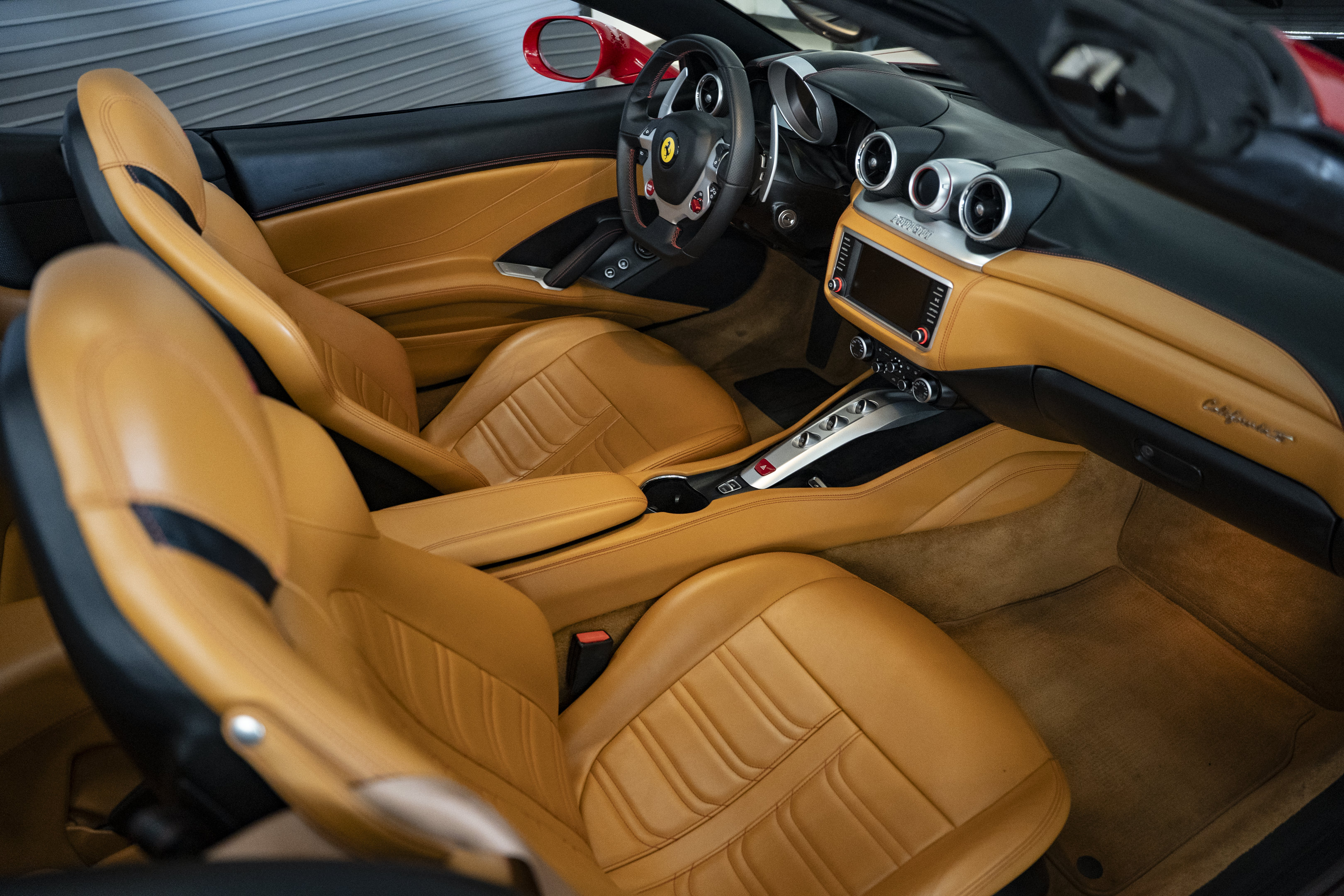 Used 2016 Ferrari California T RWD image 38