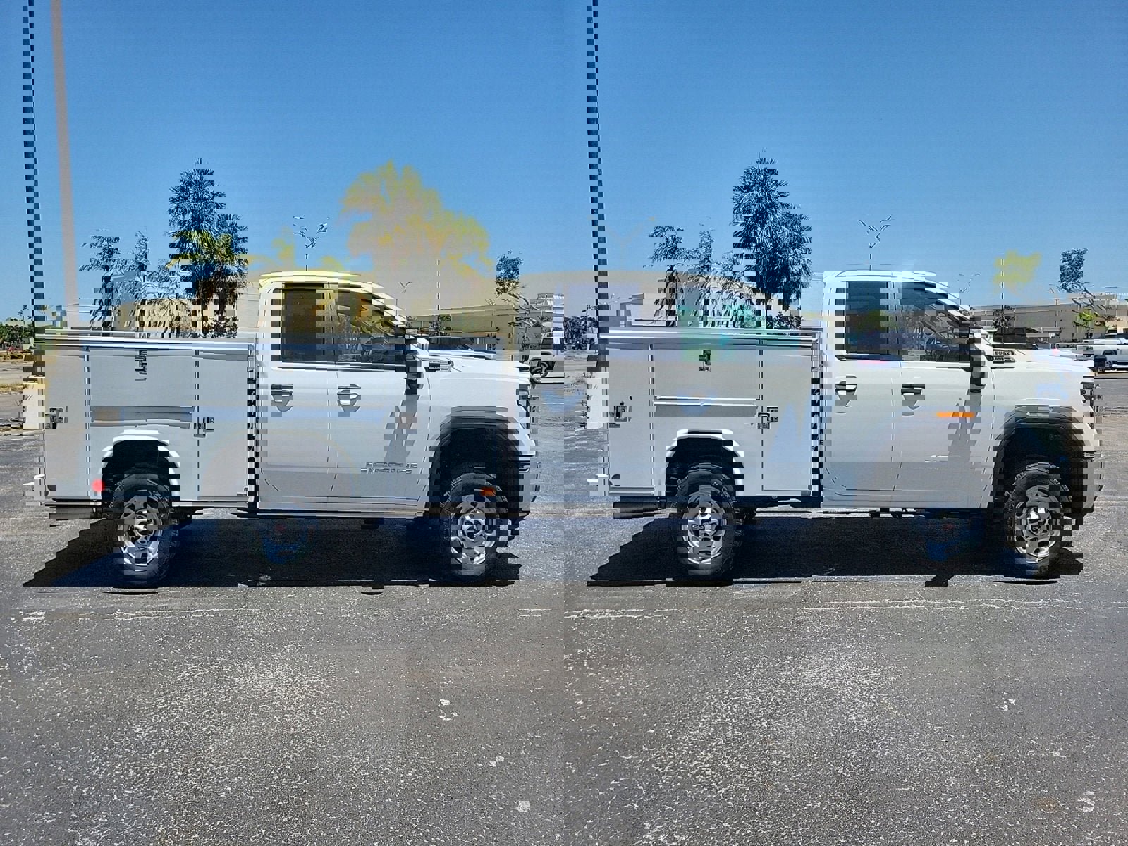 New 2024 GMC Sierra 2500 Pro w/ Convenience Package image 4