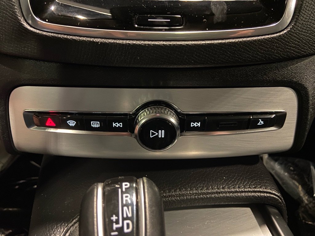 Used 2017 Volvo XC90 T6 Momentum w/ Vision Package image 37