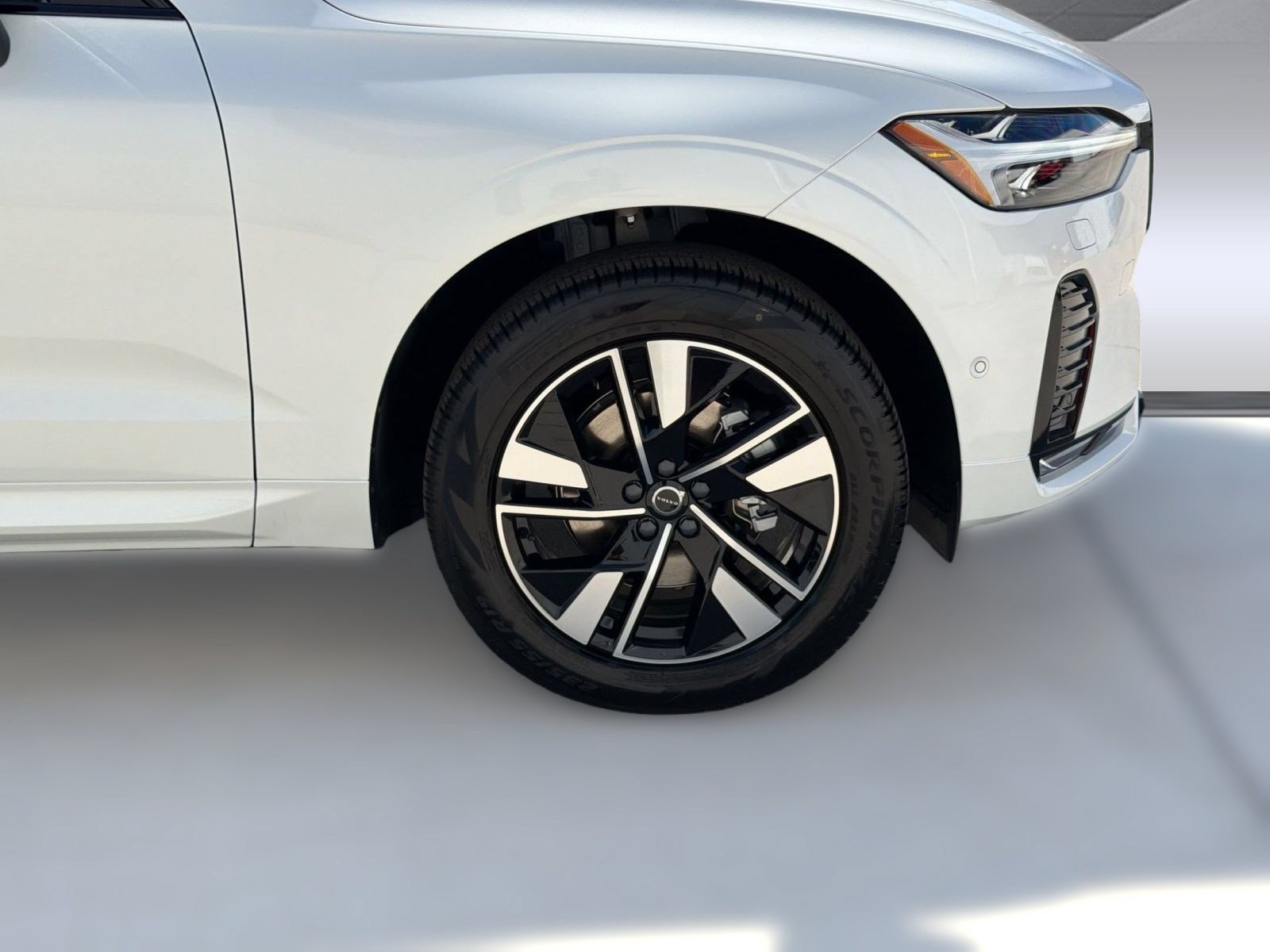 New 2026 Volvo XC60 B5 Plus w/ Climate Package AWD/4WD image 13