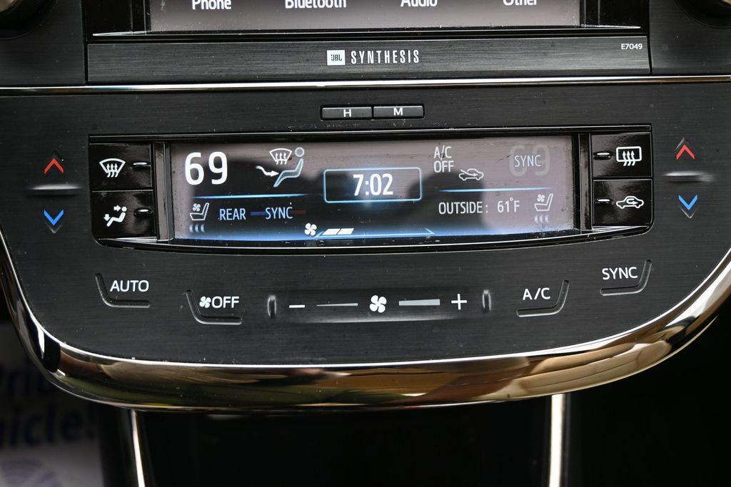 Used 2014 Toyota Avalon Limited image 25