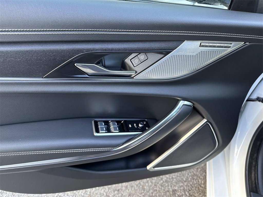 Used 2024 Jaguar XF R-Dynamic SE image 17