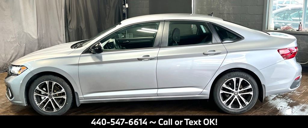 Used 2023 Volkswagen Jetta Sport image 2