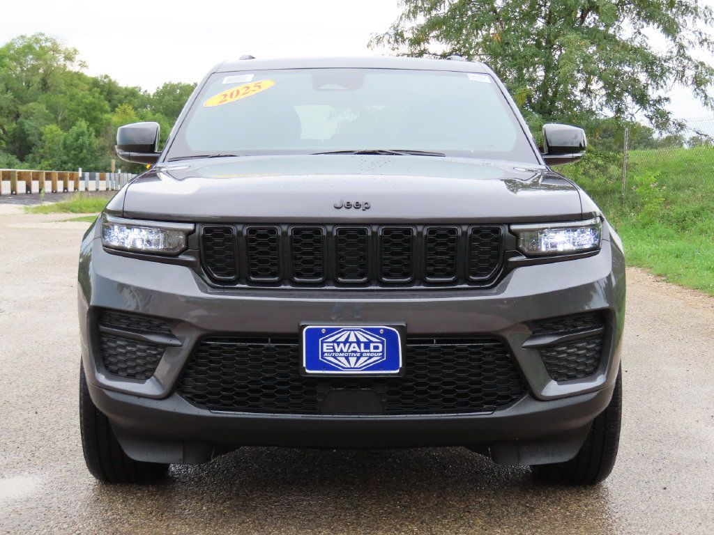 New 2025 Jeep Grand Cherokee Altitude AWD/4WD image 15