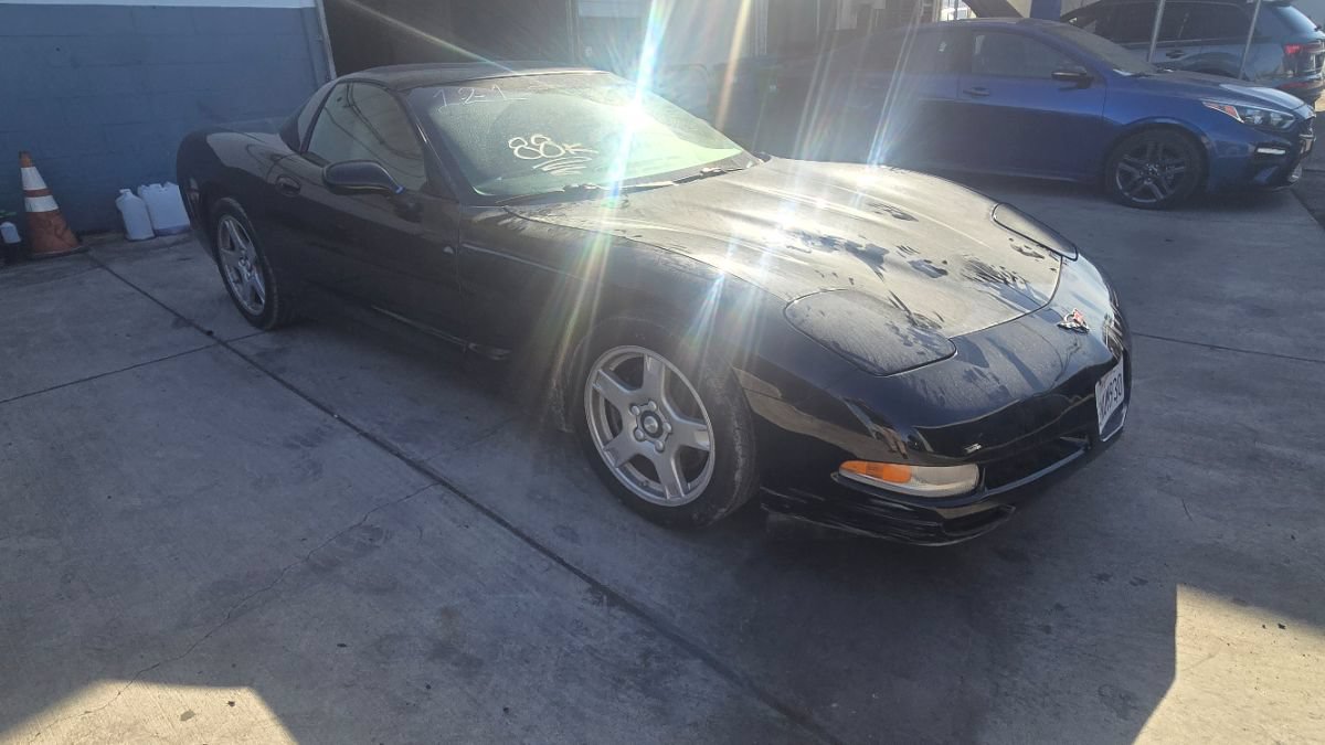 Used 1998 Chevrolet Corvette Coupe RWD image 2
