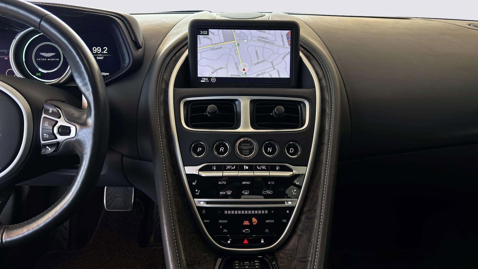 Used 2022 Aston Martin DB11 Coupe image 30