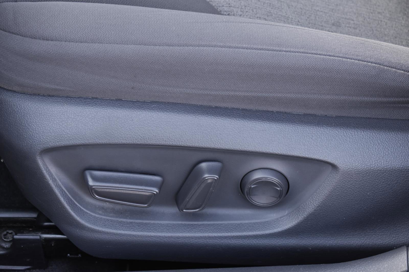 Used 2019 Toyota Camry LE w/ Convenience Package image 20