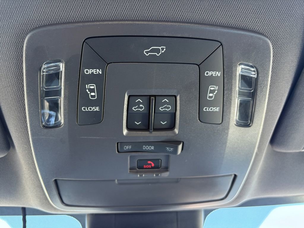 Used 2023 Toyota Sienna XSE image 32