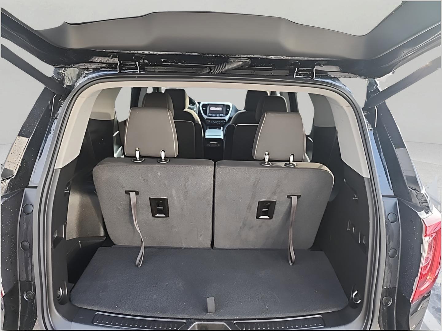 Used 2023 GMC Acadia SLE w/ Driver Convenience Package image 6