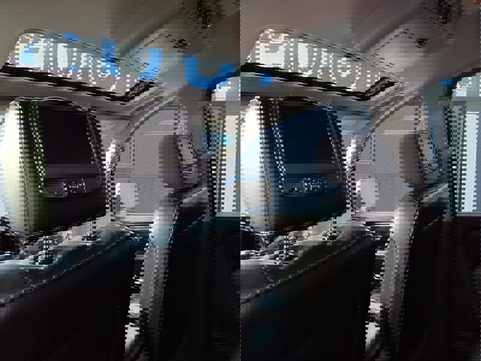 Used 2015 Nissan Armada Platinum w/ 2nd Row Captain Seat Package image 8