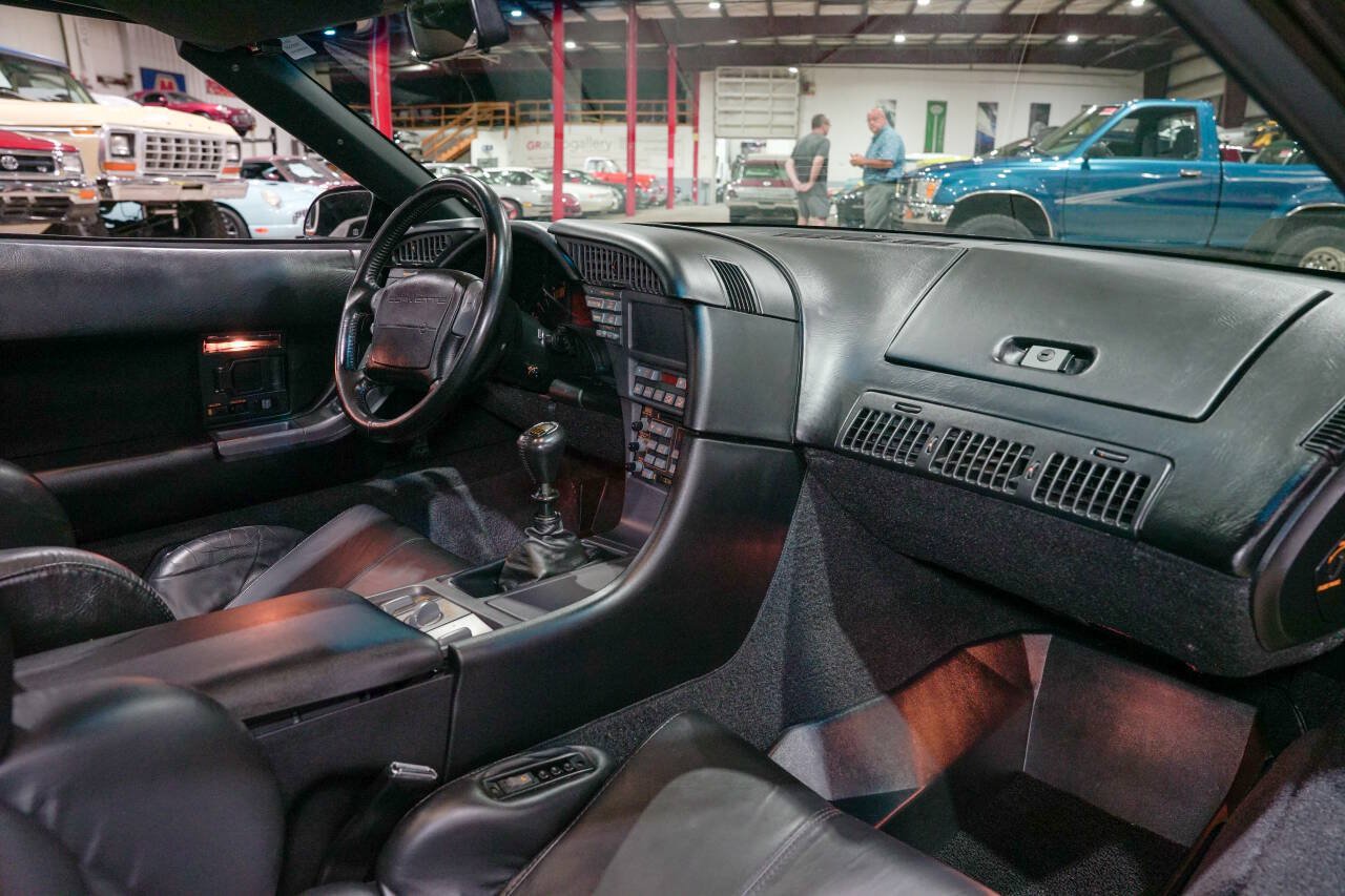 Used 1991 Chevrolet Corvette Coupe RWD image 40