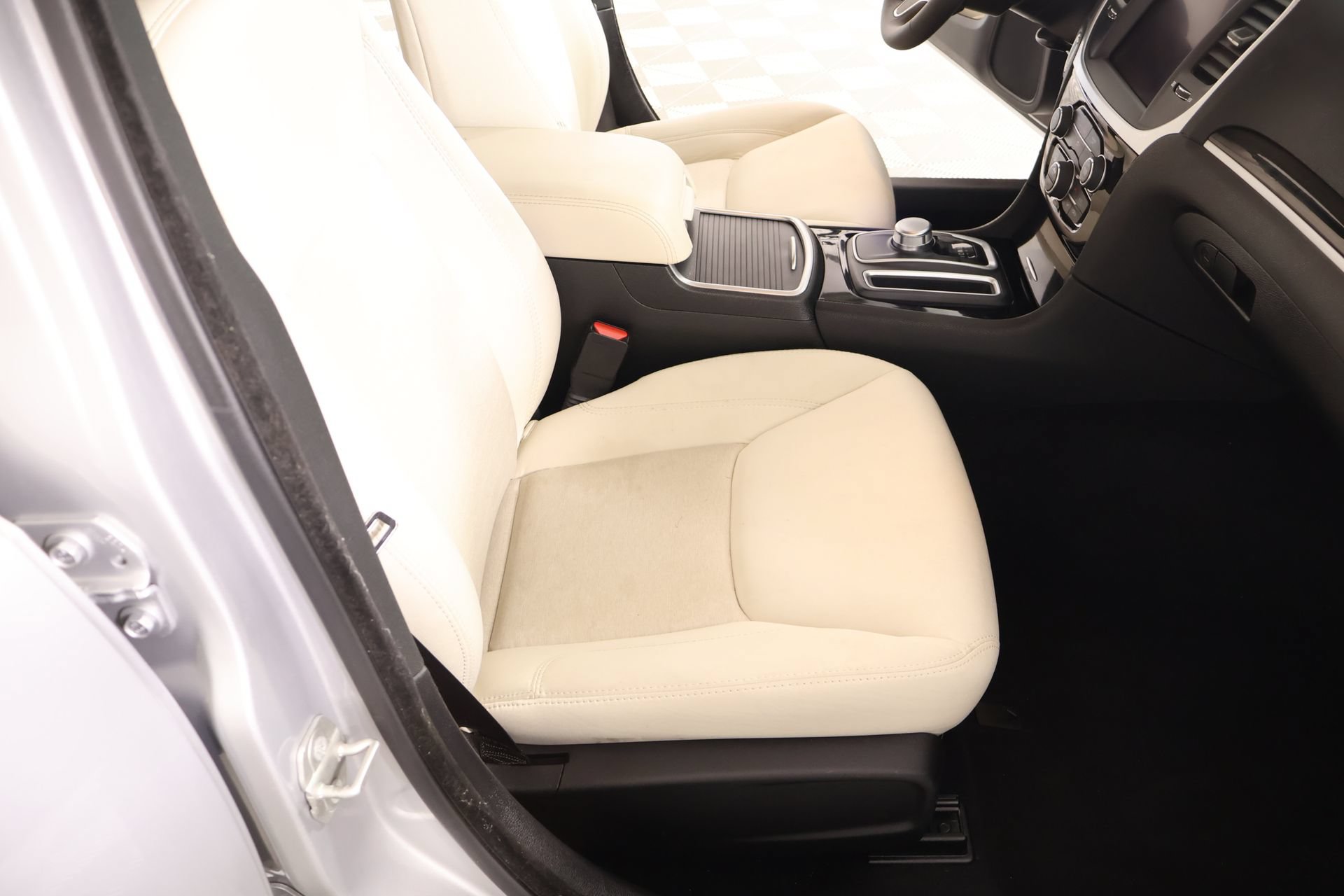 Used 2023 Chrysler 300 Touring w/ Sport Appearance Package RWD image 12