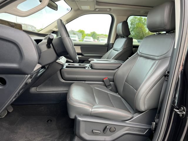 Certified 2025 Ford Expedition Active AWD/4WD image 3