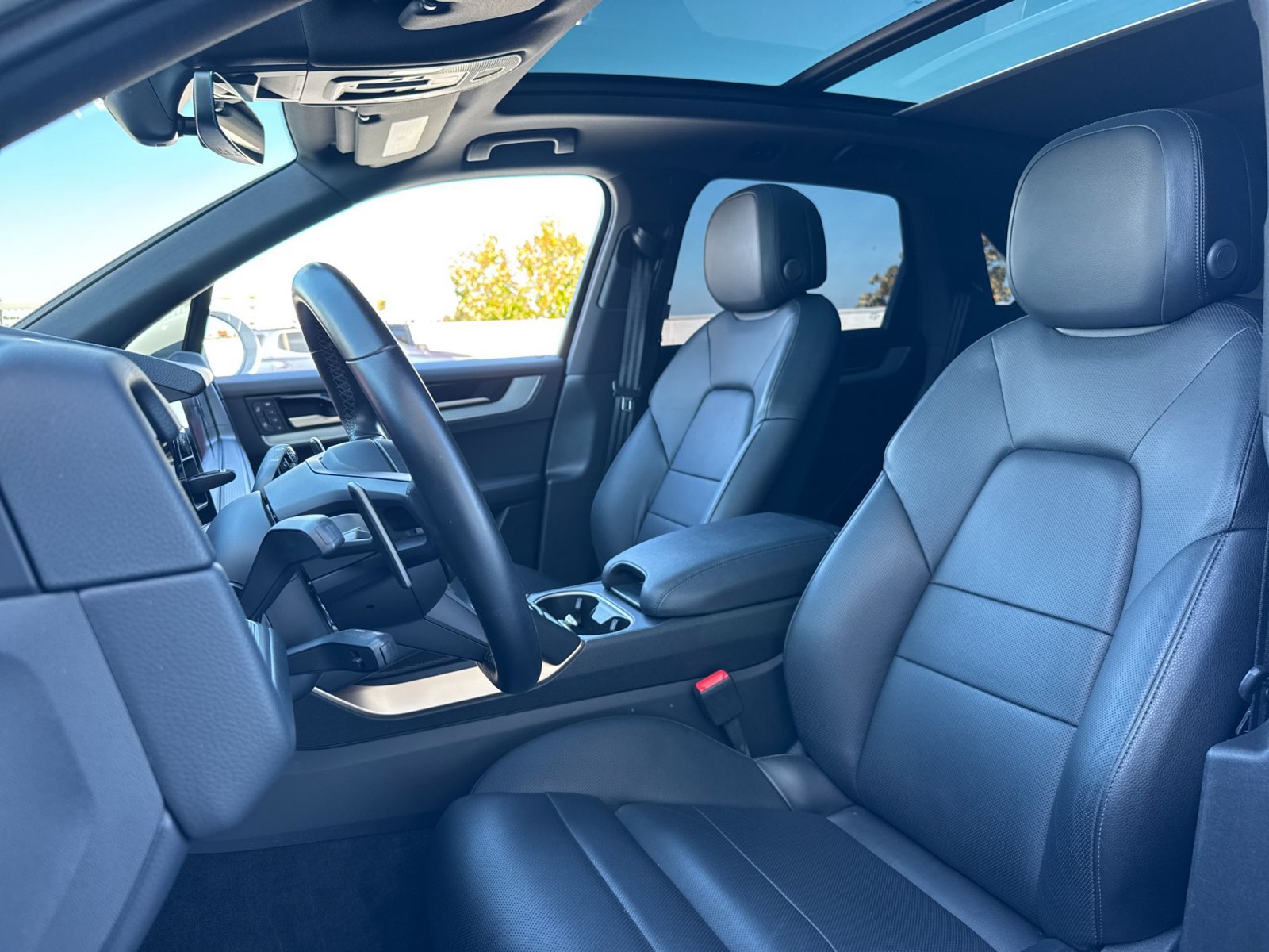 Certified 2024 Porsche Cayenne AWD/4WD image 6