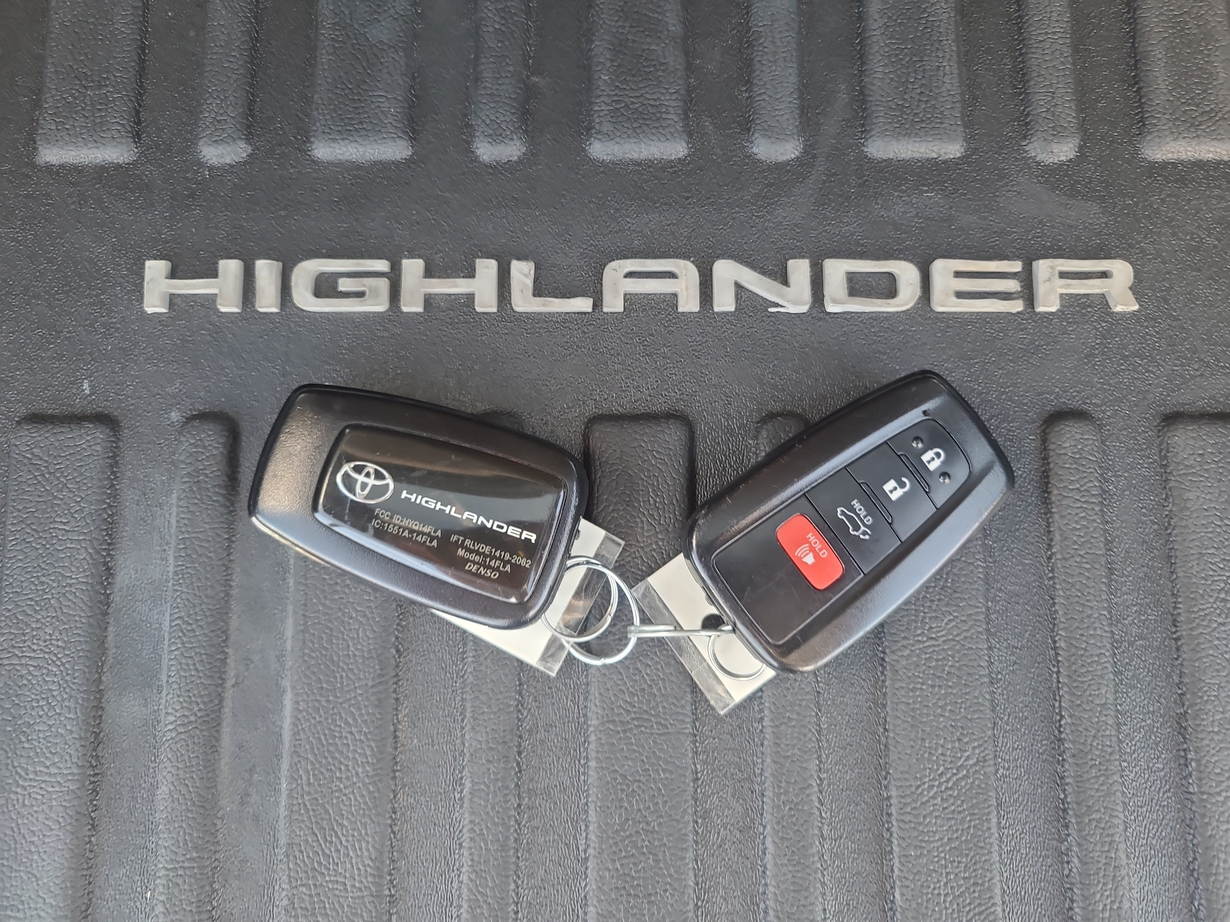 Used 2023 Toyota Highlander XLE AWD/4WD image 31