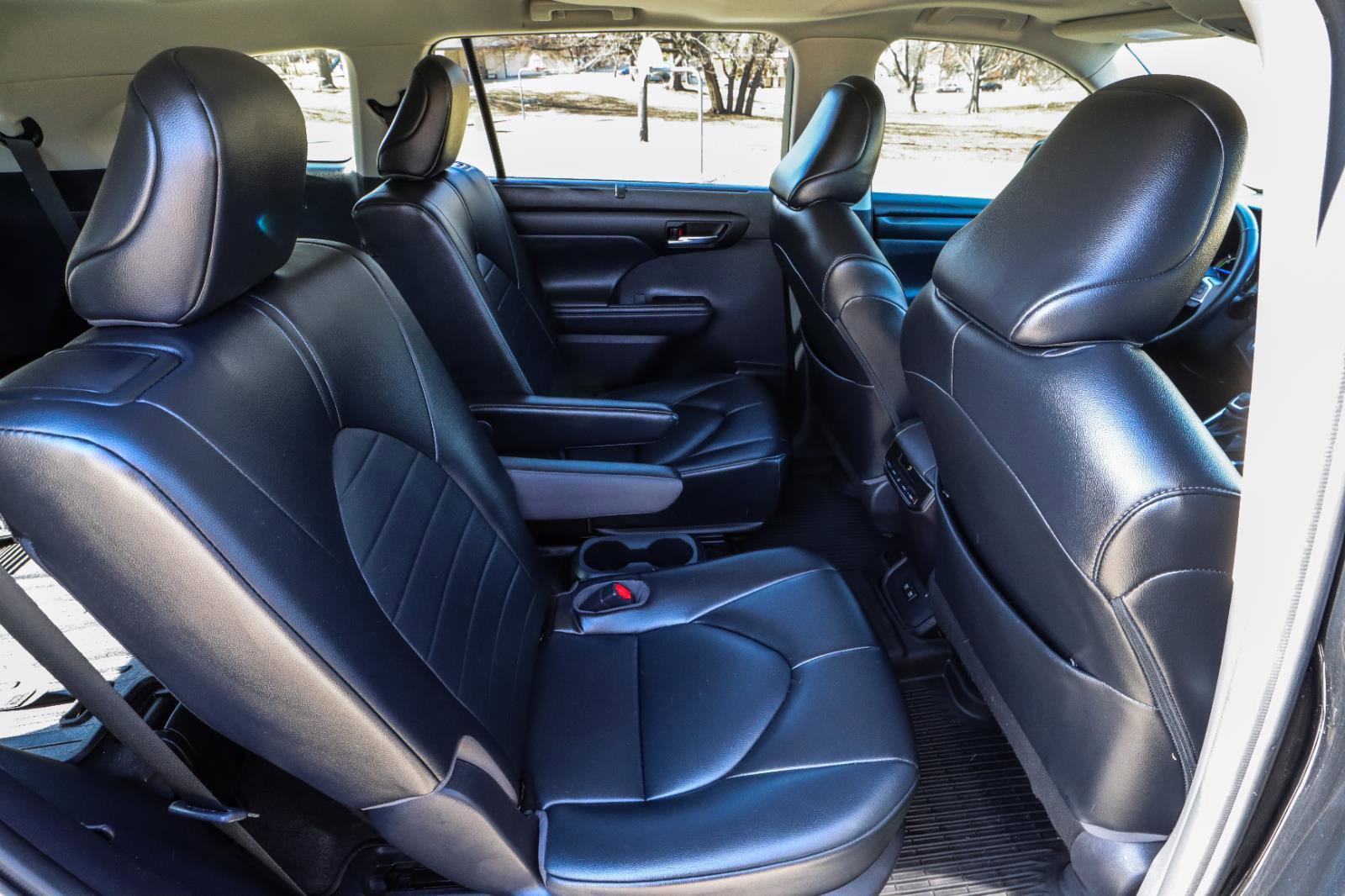 Used 2021 Toyota Highlander XLE image 43