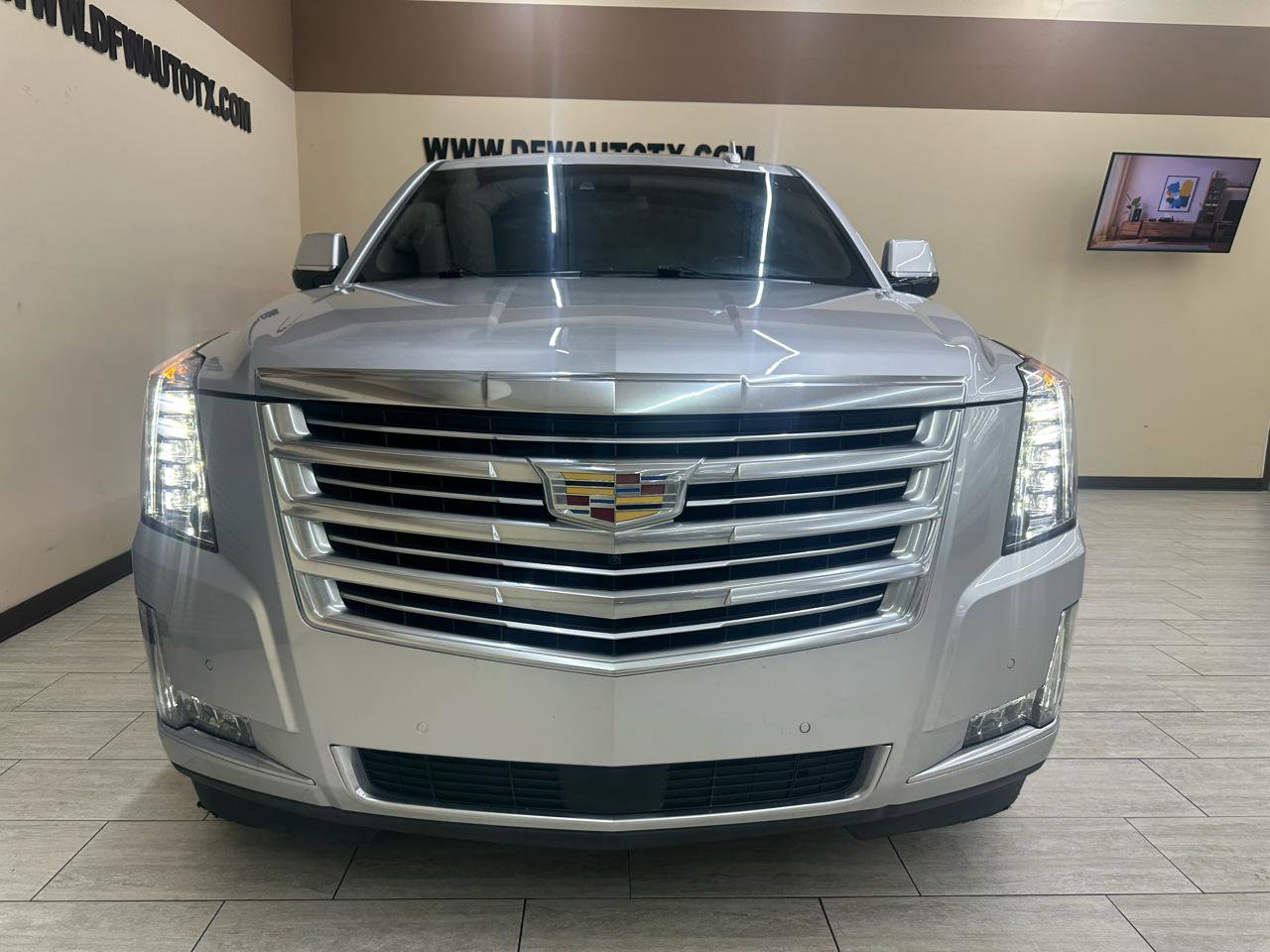 Used 2017 Cadillac Escalade Platinum AWD/4WD image 3