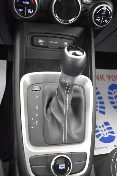 Used 2025 Hyundai Venue SEL FWD image 36