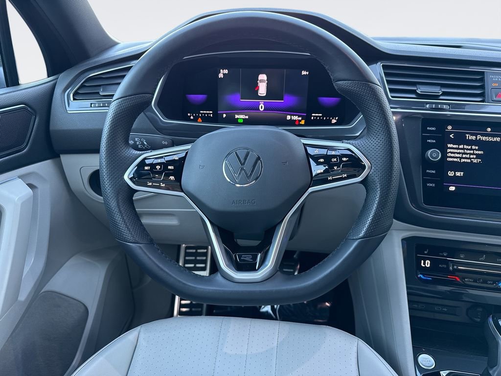 Used 2022 Volkswagen Tiguan SE R-Line image 11