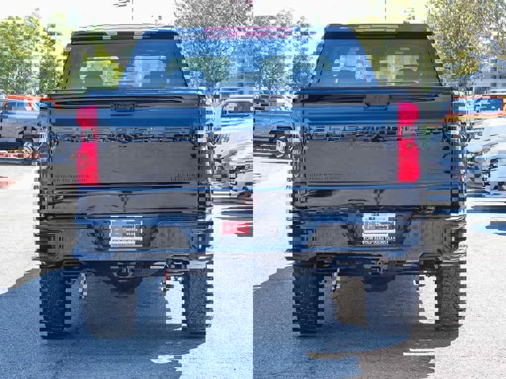 Used 2025 Chevrolet Silverado 1500 Custom Trail Boss w/ Dark Appearance Package image 5