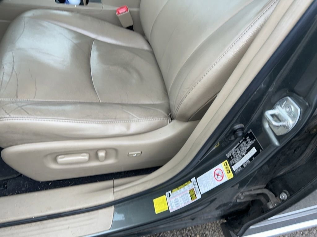 Used 2012 Toyota Highlander SE w/ Tow Pkg AWD/4WD image 11