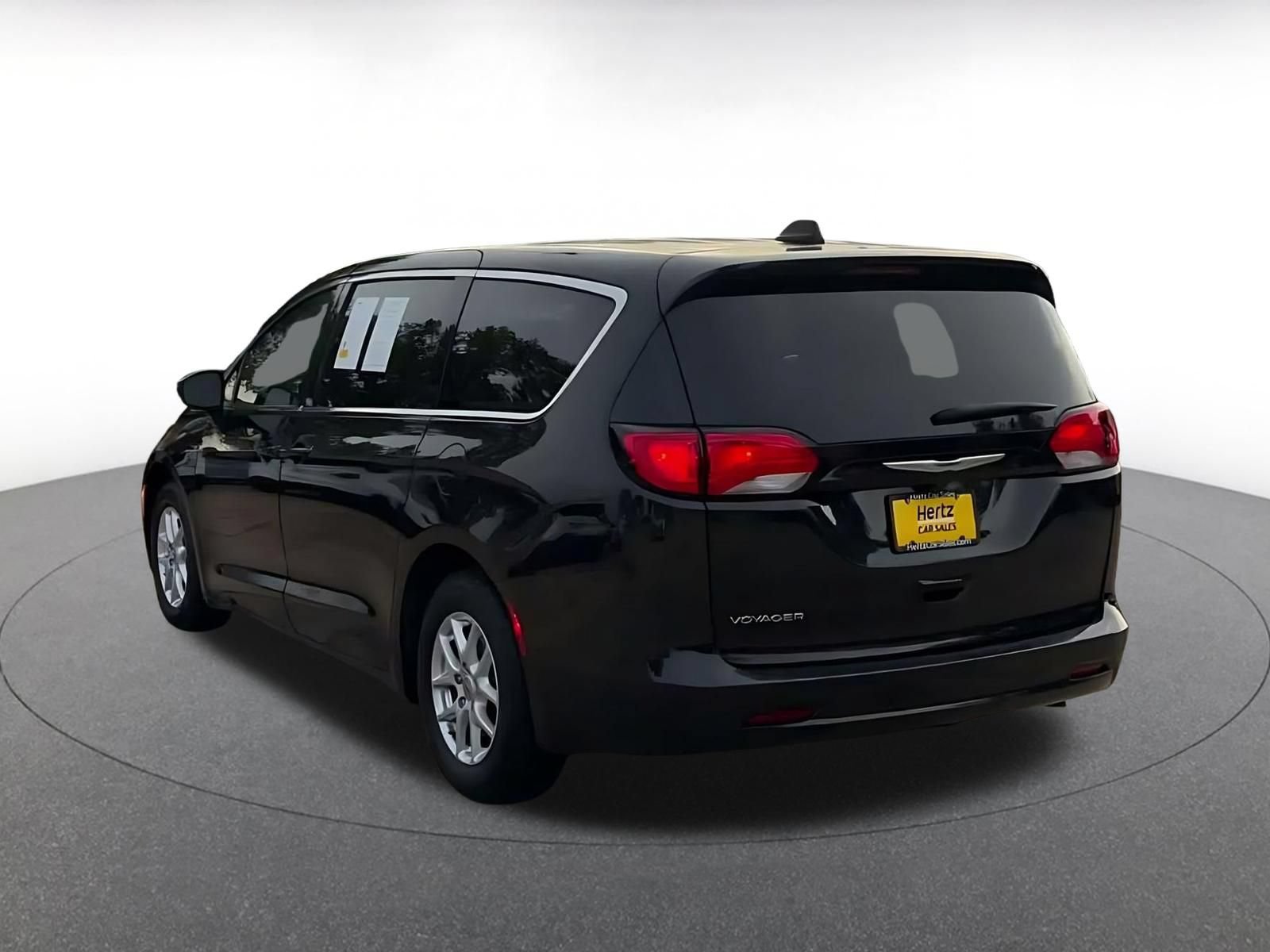 Used 2023 Chrysler Voyager LX FWD image 10