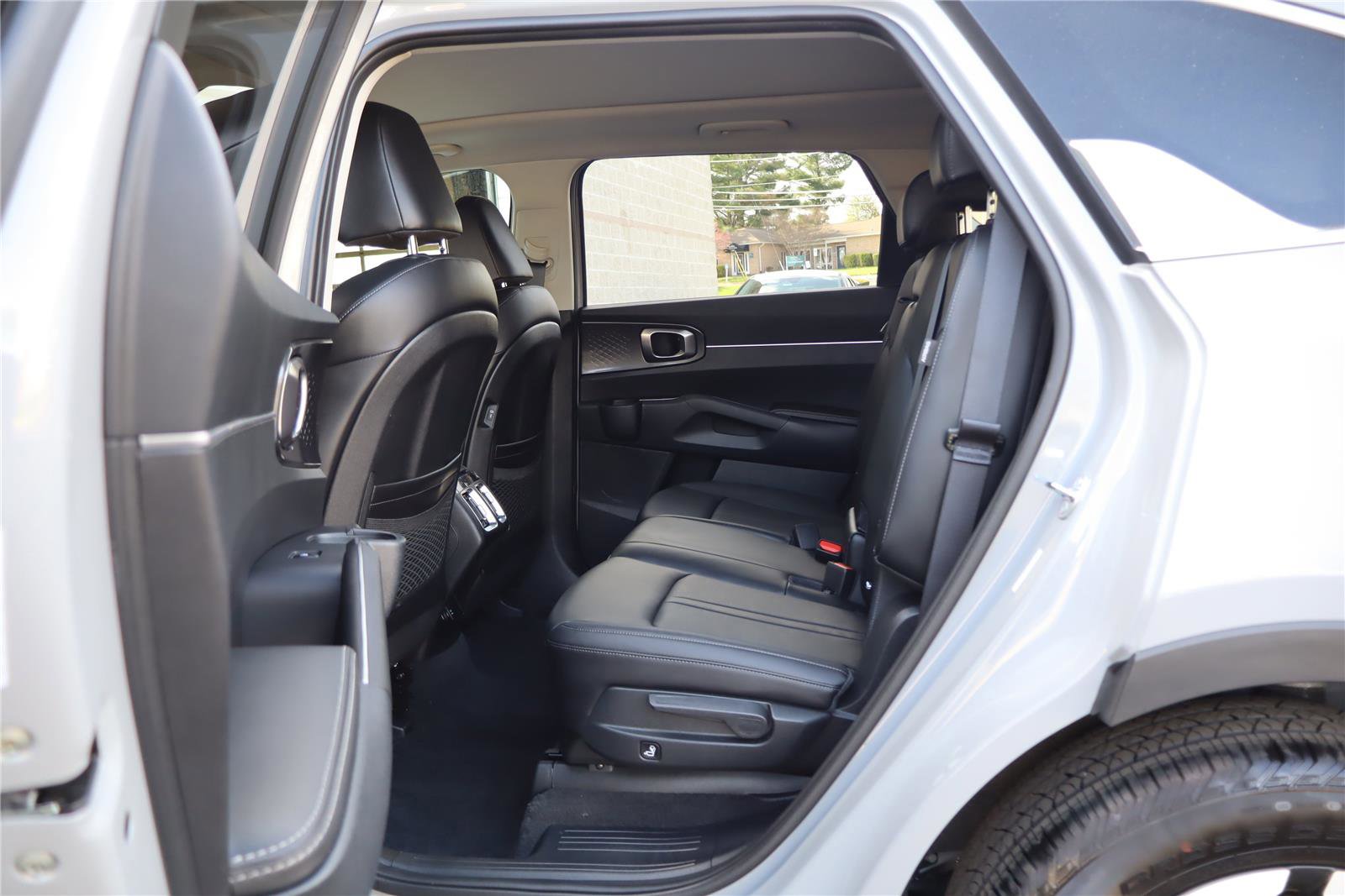 Certified 2026 Kia Sorento S w/ S Panoramic Sunroof Package image 23