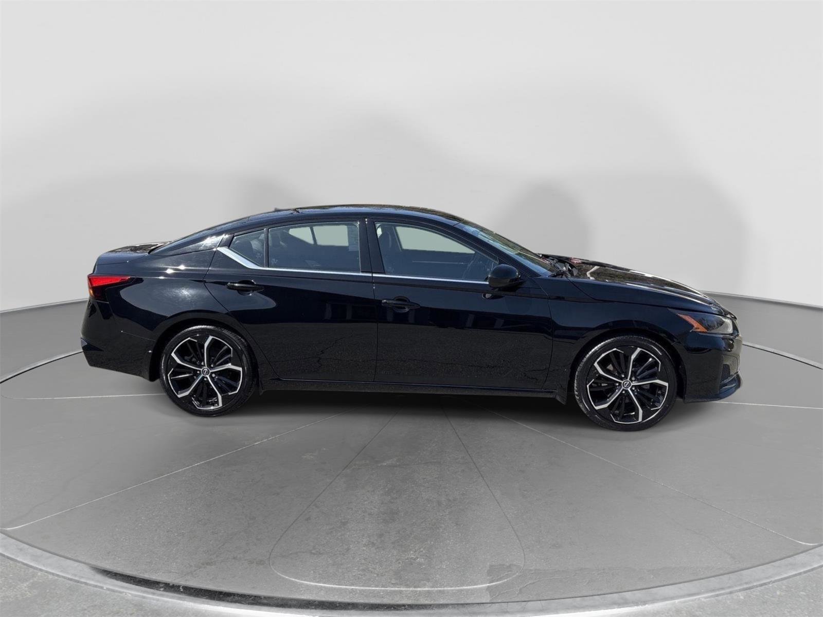 Used 2024 Nissan Altima 2.5 SR FWD image 7