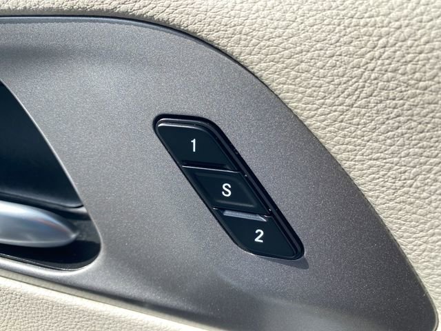 Used 2024 Chrysler Pacifica Touring-L image 32