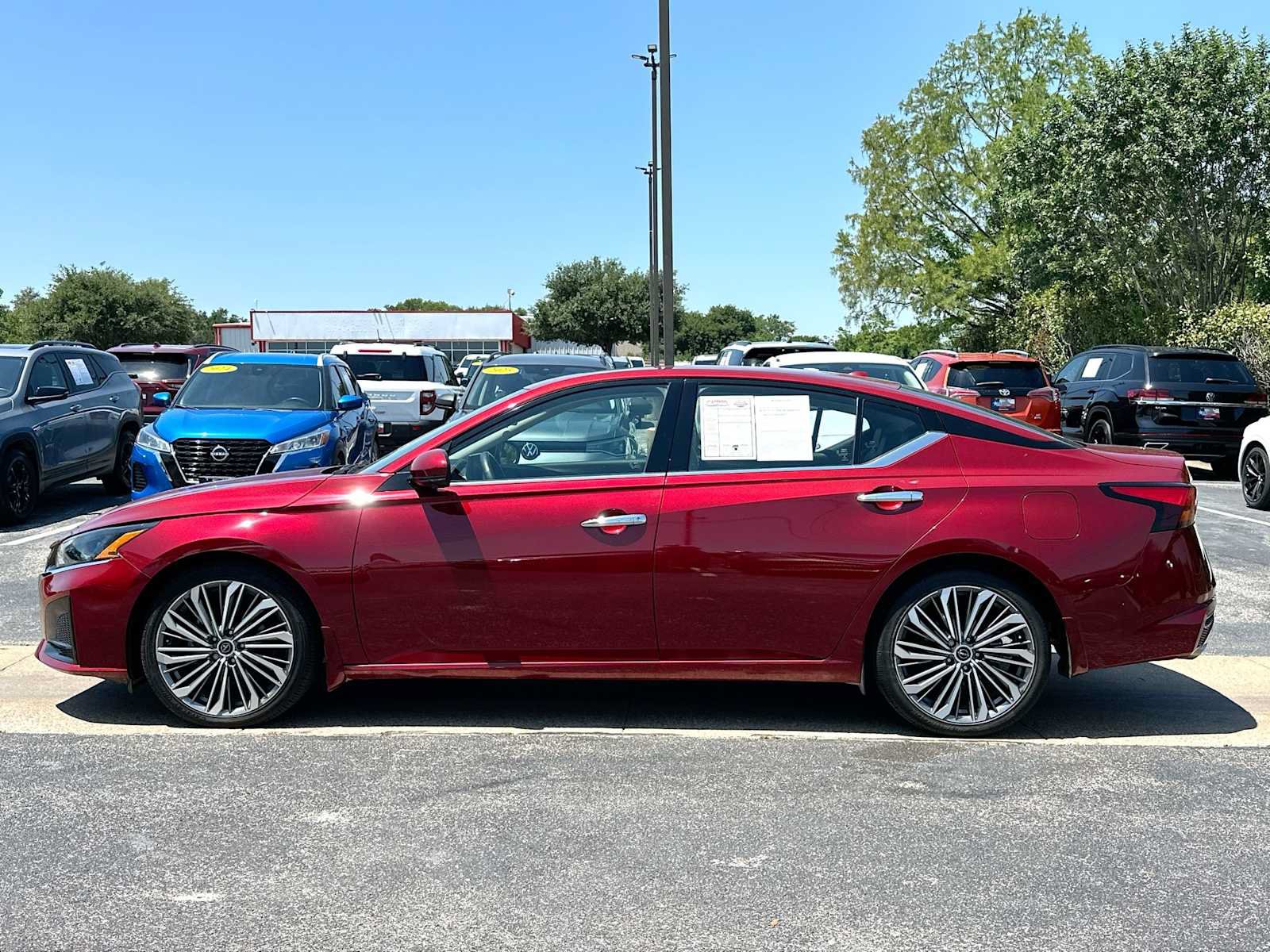 Used 2024 Nissan Altima 2.5 SL FWD image 12