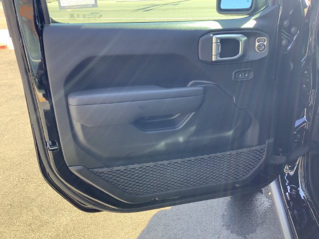 New 2026 Jeep Gladiator Rubicon w/ Steel Bumper Group AWD/4WD image 9