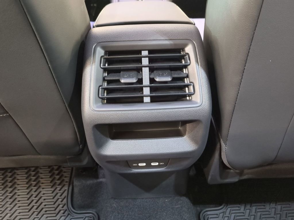 New 2026 Volkswagen Tiguan SE image 29