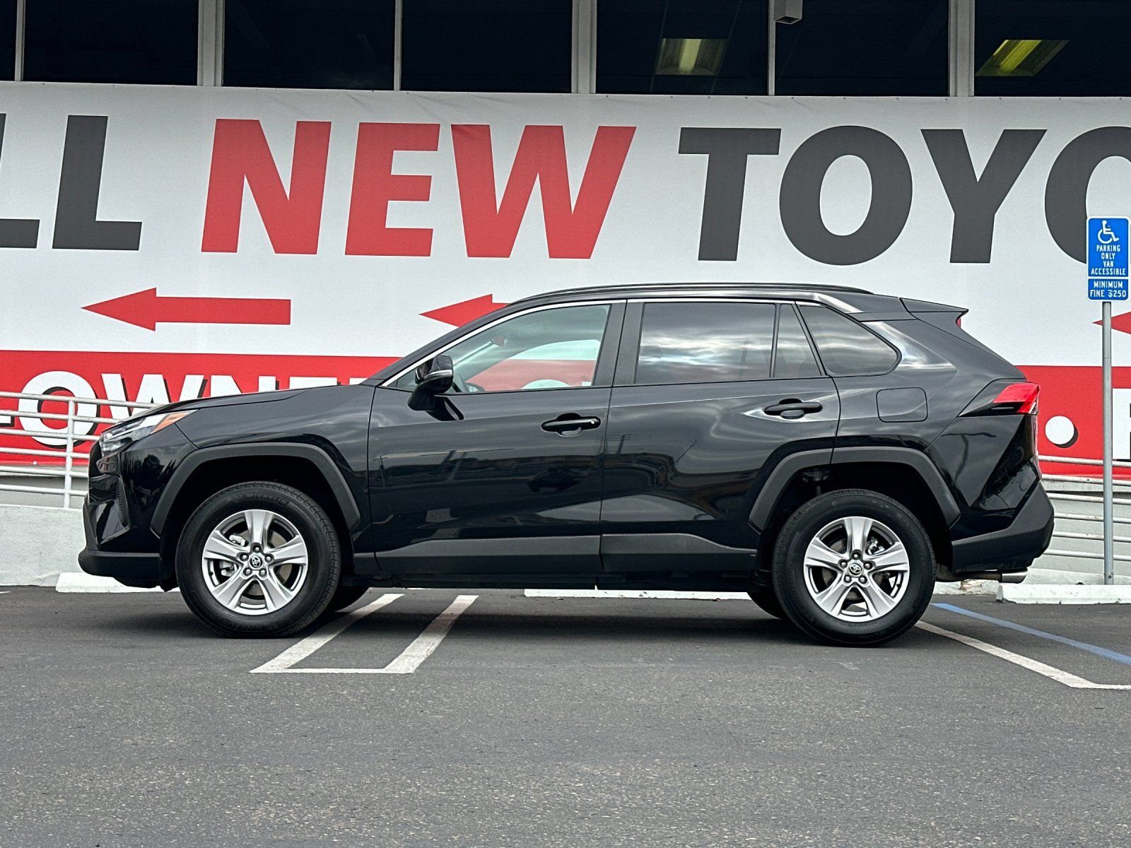 Used 2025 Toyota RAV4 XLE FWD image 2