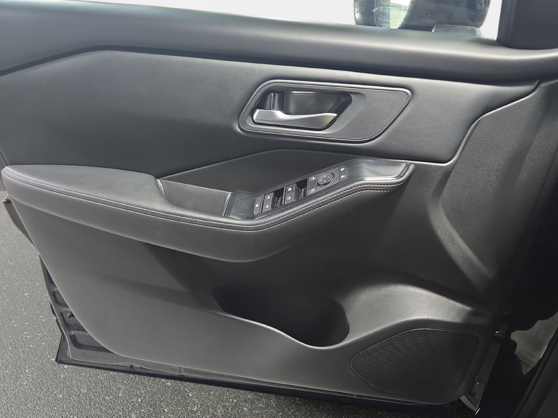 Certified 2026 Nissan Rogue SV FWD image 26
