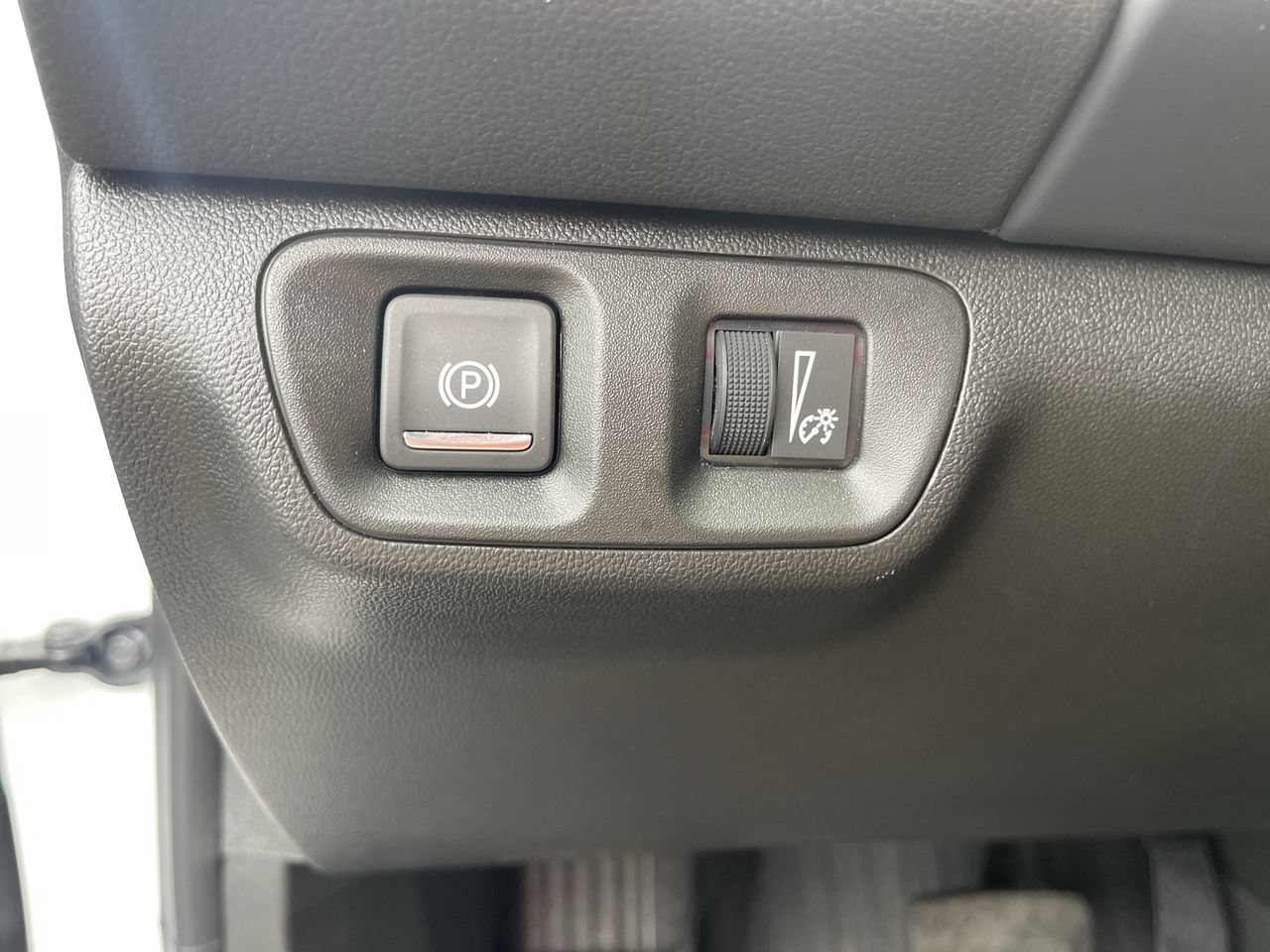 Used 2023 GMC Acadia SLT w/ Preferred Package FWD image 18