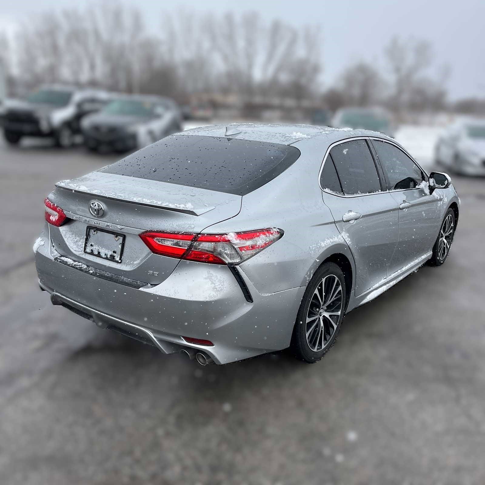 Used 2019 Toyota Camry SE image 5