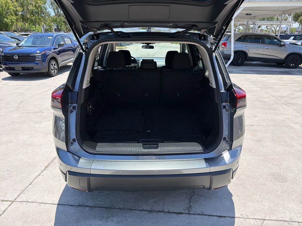 Used 2025 Nissan Rogue S FWD image 29