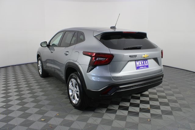 Used 2025 Chevrolet Trax LS image 22