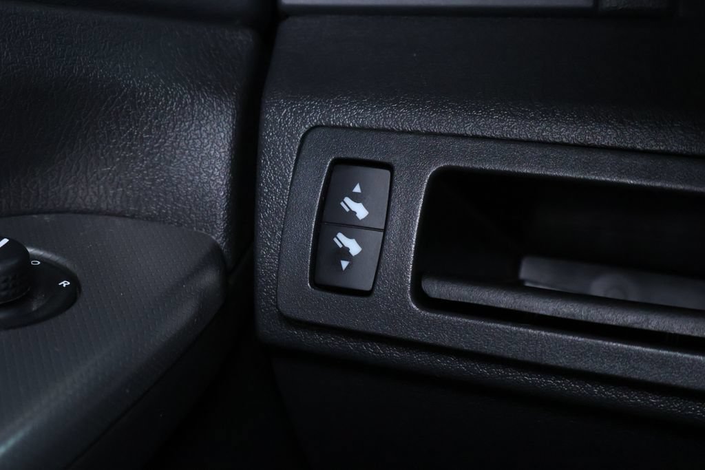 Used 2010 Jeep Grand Cherokee Laredo w/ Popular Equipment Group AWD/4WD image 24
