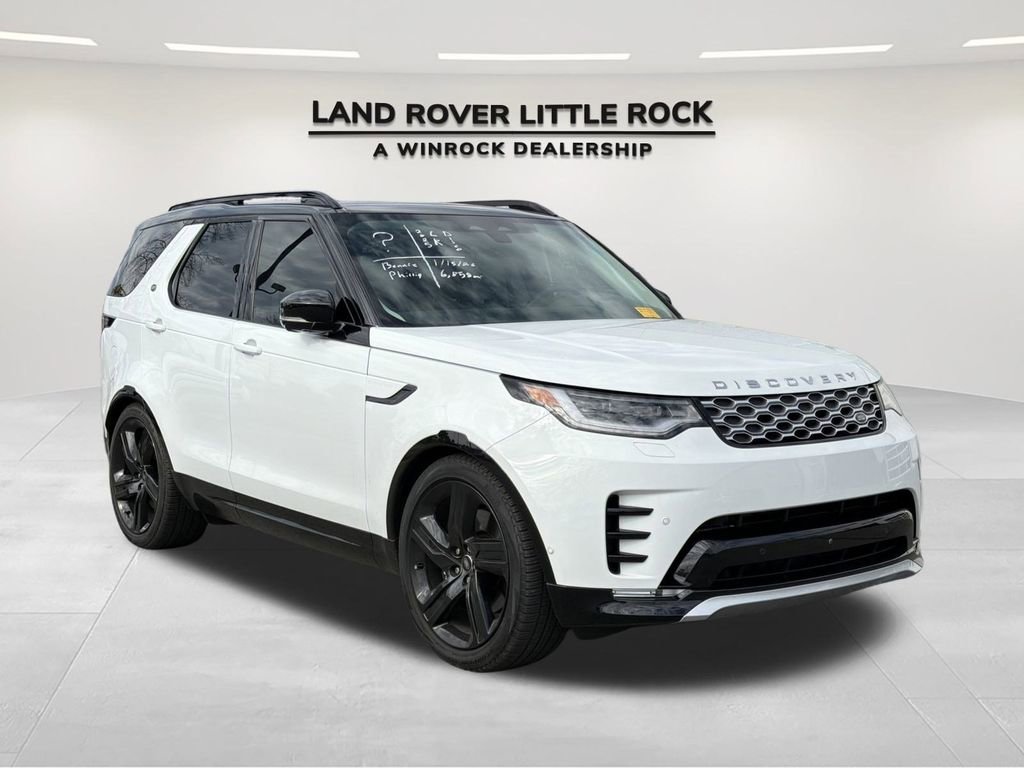 Used 2025 Land Rover Discovery Metropolitan Edition image 3