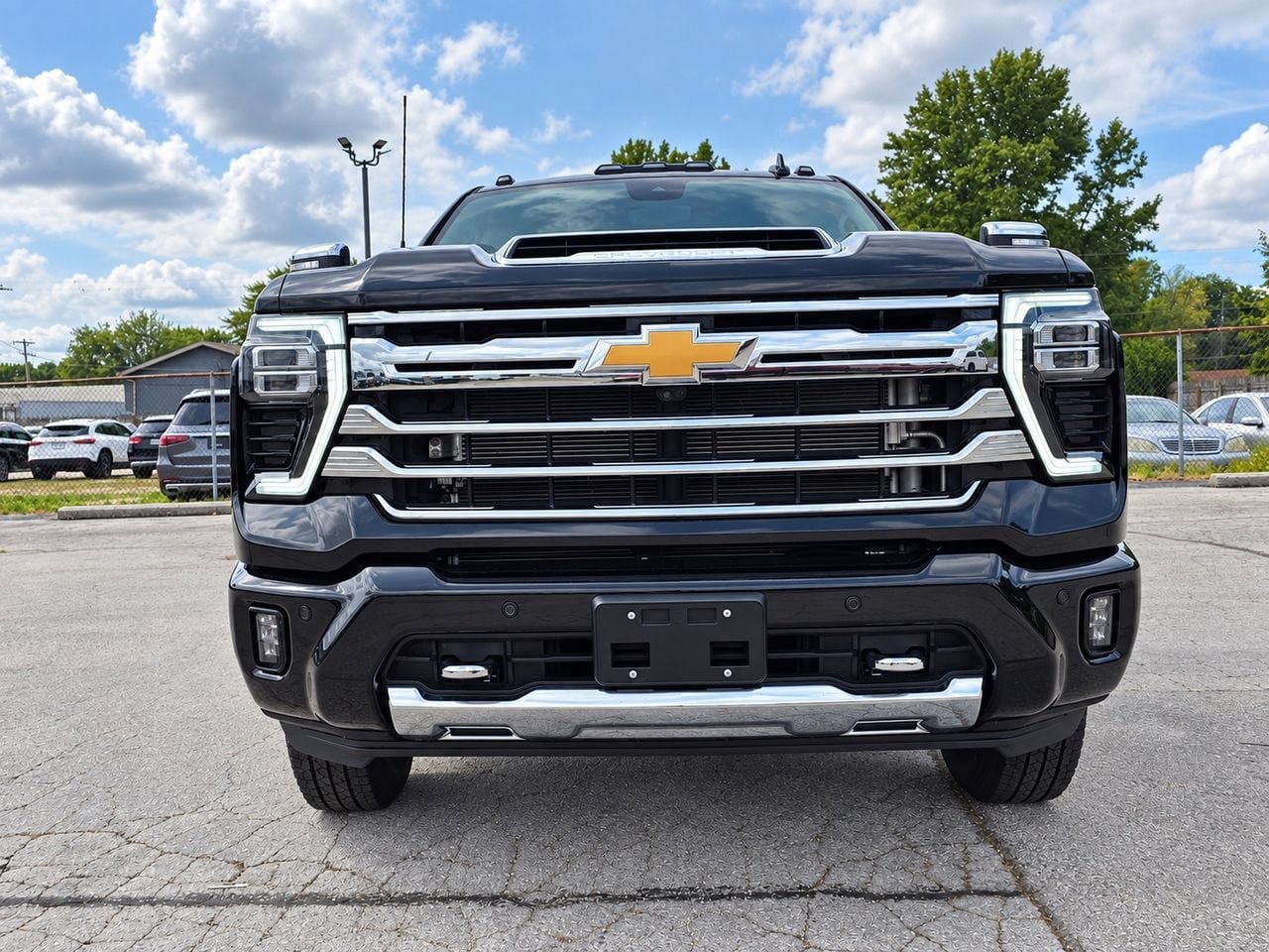 Used 2024 Chevrolet Silverado 3500 High Country w/ High Country Premium Package AWD/4WD image 2