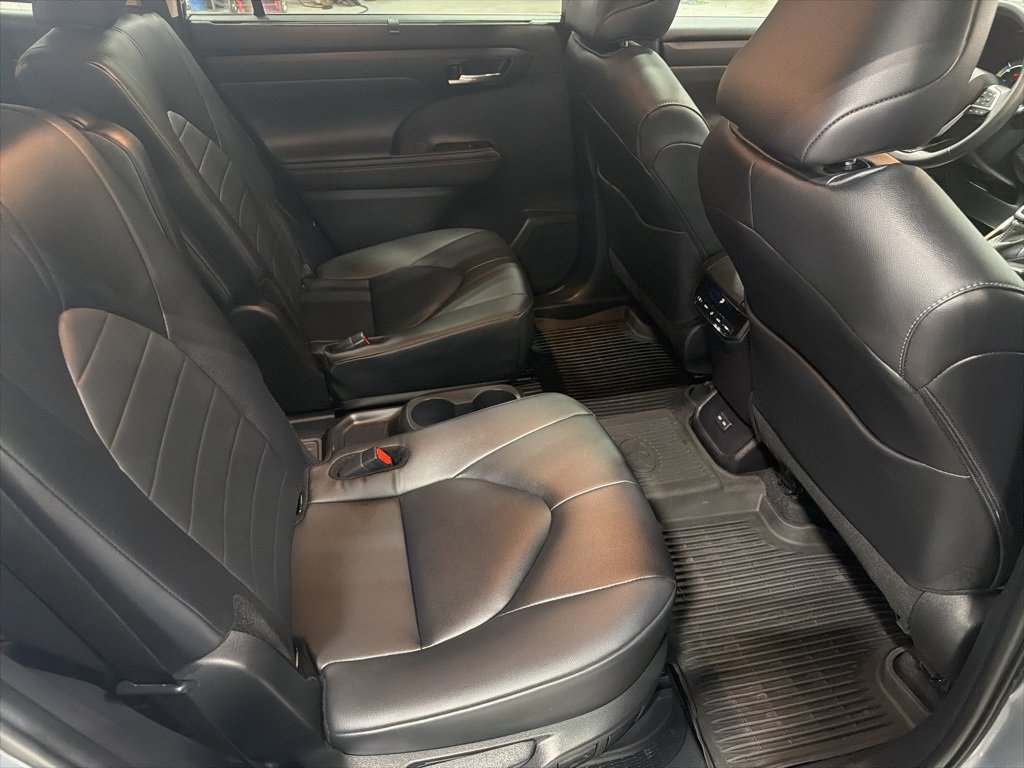 Used 2024 Toyota Highlander XLE image 39