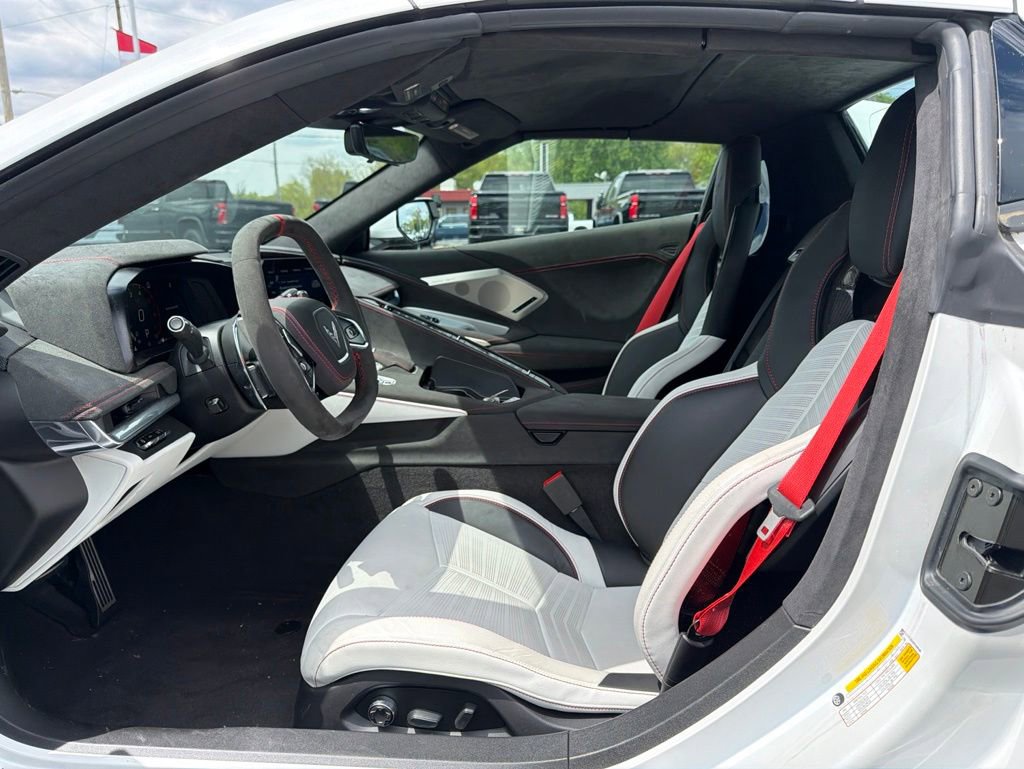 Used 2023 Chevrolet Corvette Stingray Premium Conv w/ Z51 Performance Package RWD image 10