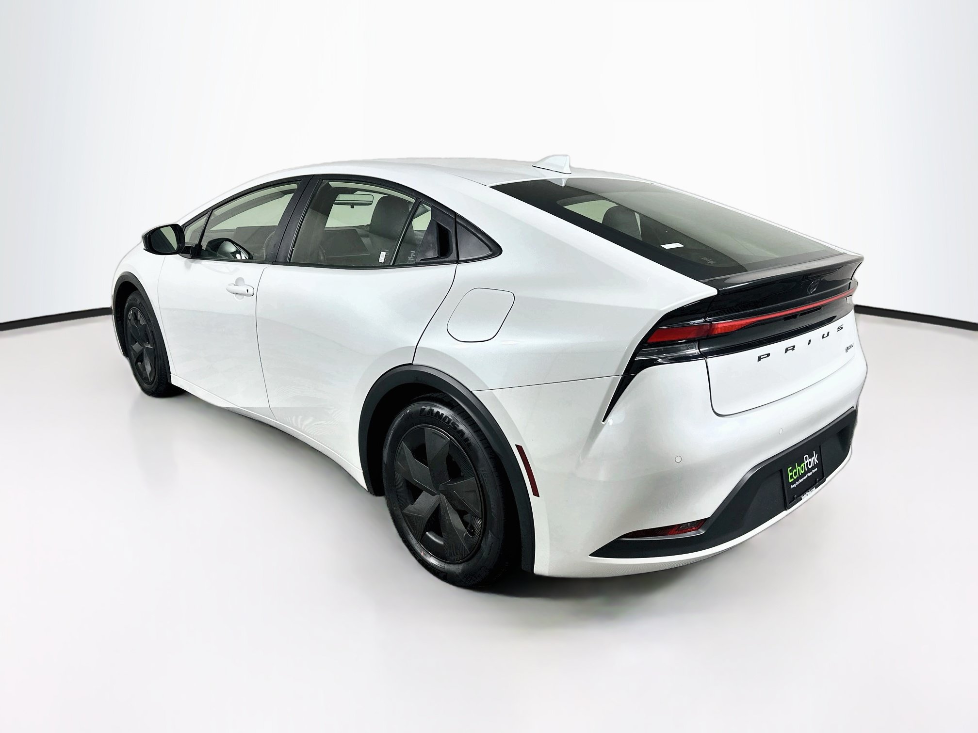Used 2025 Toyota Prius LE FWD image 5