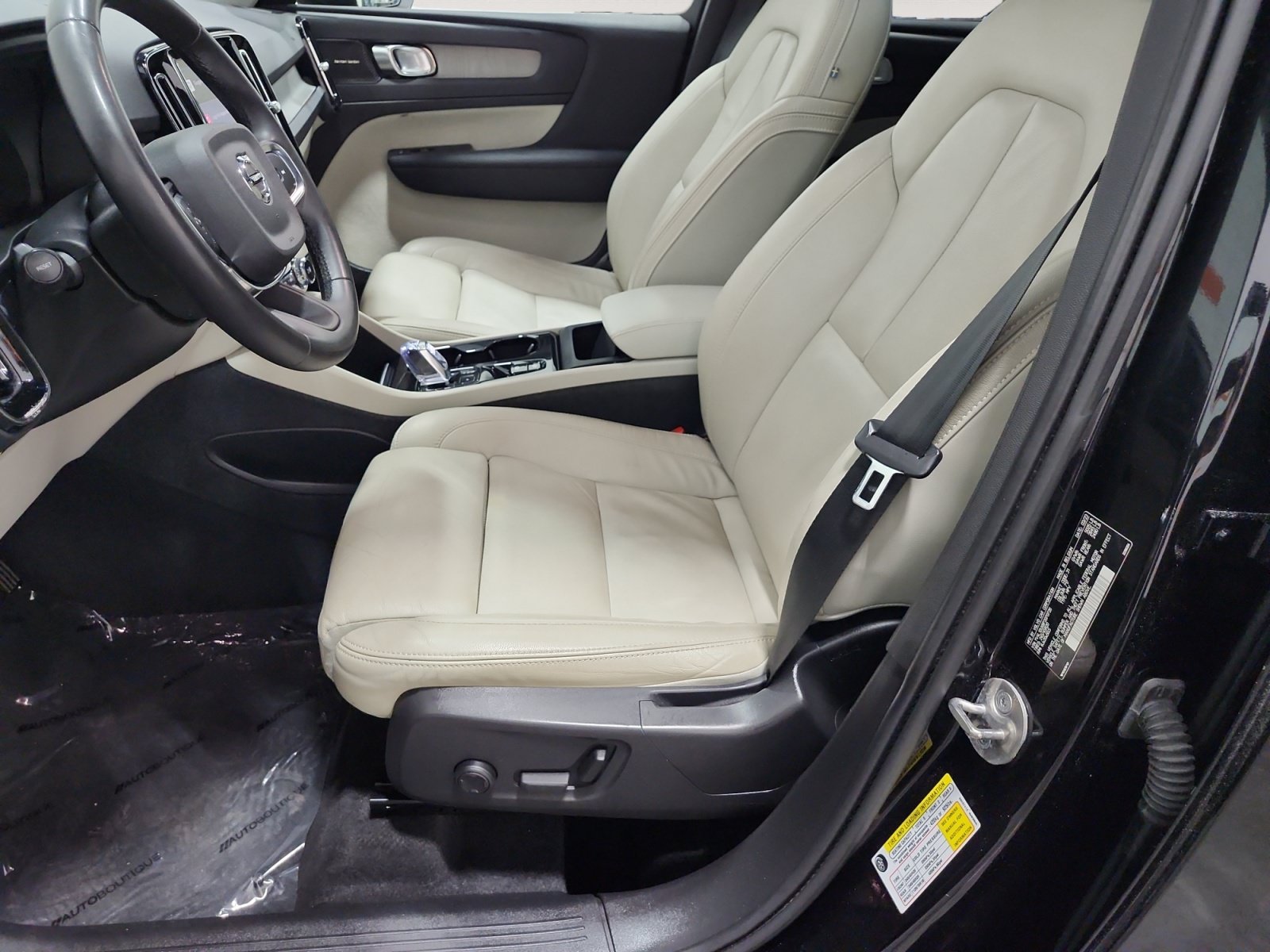 Used 2023 Volvo XC40 B5 Ultimate w/ Protection Package Premier AWD/4WD image 10